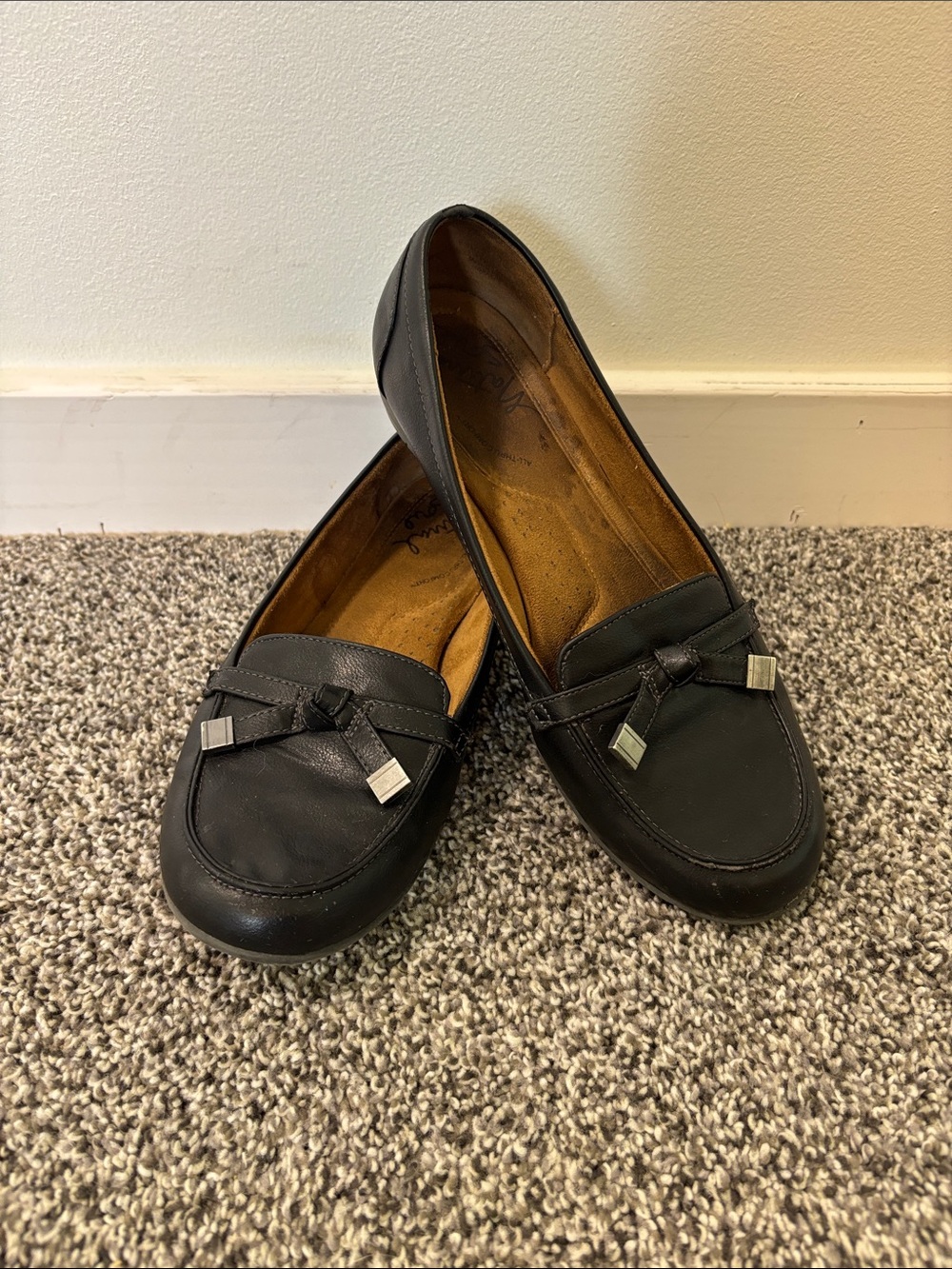 Women's Black Leather Bow-Accent Loafers